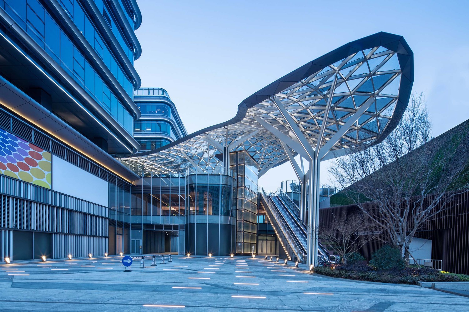 玻璃幕墙建筑-上海徐家汇中心