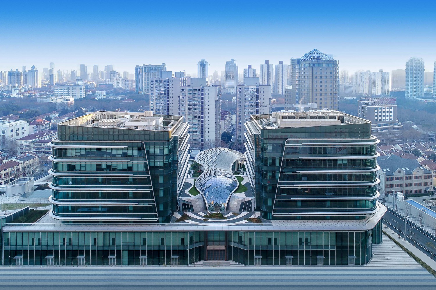玻璃幕墙建筑-上海徐家汇中心